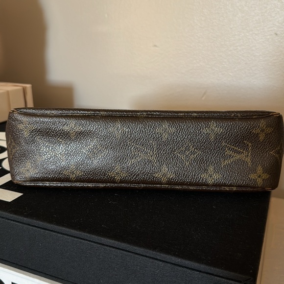 Authentic Louis Vuitton Trousse 23 - Picture 4 of 10